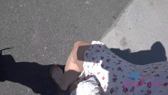 Поездка на море с молодой фут-фетишисткой